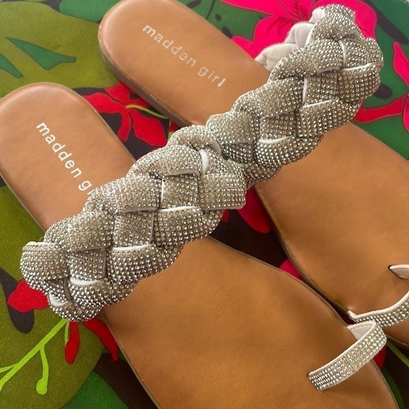 Brand New Madden Girl Braided Rhinestone Toe Strap Slip On Tate Sandals - Picture 5 of 12